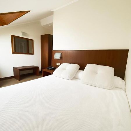 Hotel Entrerobles Сабарис Экстерьер фото
